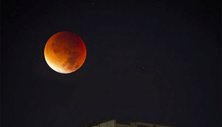 «Кровавая луна» впечатлила жителей российских городов «Кровавая луна» впечатлила жителей российских городов