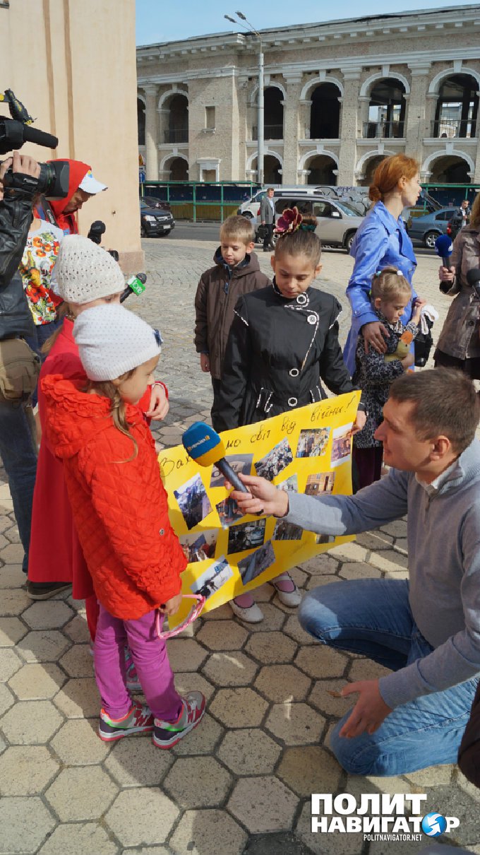 Участники «сеанса изгнания России из ООН» в Киеве вывели детей с плакатами ОУН Участники «сеанса изгнания России из ООН» в Киеве вывели детей с плакатами ОУН