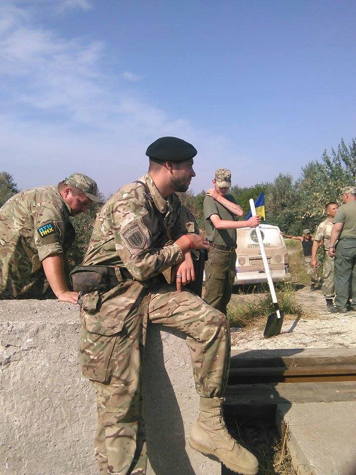 «Правый сектор» опубликовал снимки заблокированных путей на «Крымский титан» «Правый сектор» опубликовал снимки заблокированных путей на «Крымский титан»