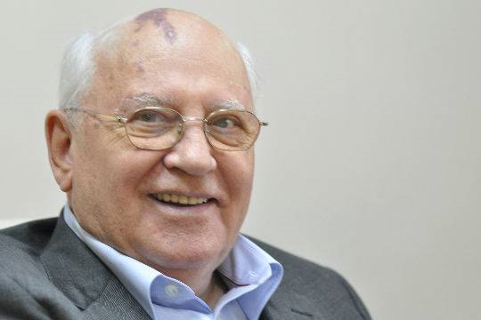 У Горбачева посмеялись над слухами о его госпитализации: экс-президент СССР живее всех живых У Горбачева посмеялись над слухами о его госпитализации: экс-президент СССР живее всех живых