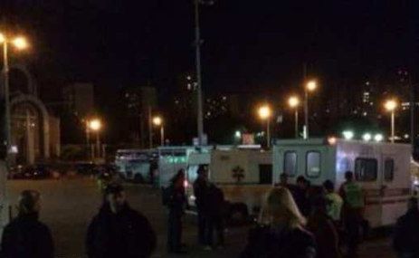 Ночью был произведен взрыв на железнодорожном вокзале в Киеве. Ночью был произведен взрыв на железнодорожном вокзале в Киеве.