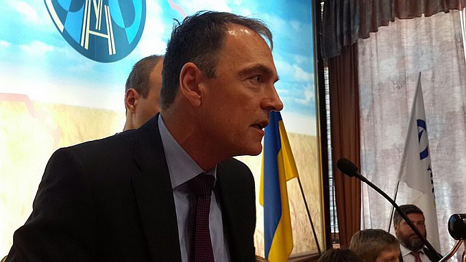 Яценюк будет платить из бюджета $125 тыс в месяц аферисту из Британии Яценюк будет платить из бюджета $125 тыс в месяц аферисту из Британии