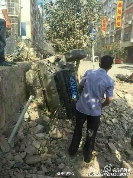 Серия мощных взрывов произошла на юго-западе Китая, есть жертвы Серия мощных взрывов произошла на юго-западе Китая, есть жертвы