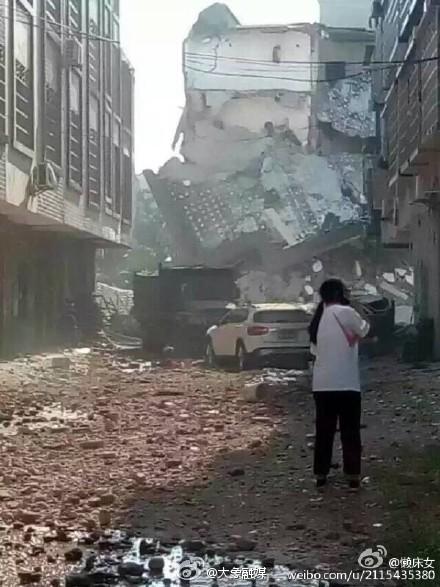 Серия мощных взрывов произошла на юго-западе Китая, есть жертвы Серия мощных взрывов произошла на юго-западе Китая, есть жертвы