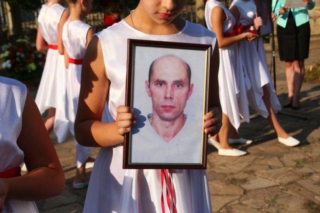 В Лутугино отметили день освобождения от украинской армии и открыли памятную доску герою войны за независимость ЛНР