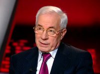 "Мнение": Азаров - Яценюка поддерживают олигархи, МВФ и США