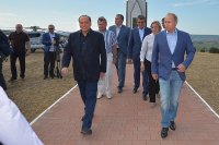 Путин в Крыму угостил Берлускони «массандрой» и показал дачу Сталина