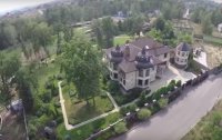 Журналисты показали шикарный особняк экс-главы Укравтодора 