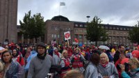 Десятки тысяч финнов вышли на митинги в Хельсинки