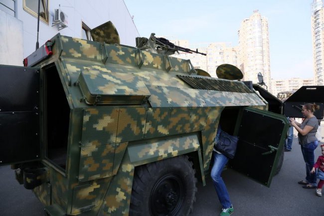 На Житомирском бронетанковом заводе создали БТР для карликов