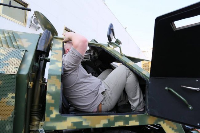 На Житомирском бронетанковом заводе создали БТР для карликов