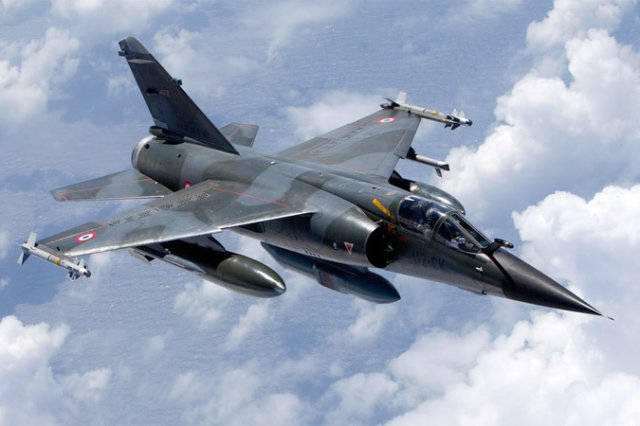 ВВС Франции впервые нанесли авиаудары по позициям ИГ в Сирии