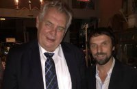 Президент Чехии отпраздновал день рождения под песню крокодила Гены