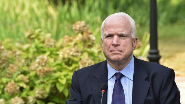 Маккейн: Россия бомбит Сирию, потому что Обама – не лидер Маккейн: Россия бомбит Сирию, потому что Обама – не лидер