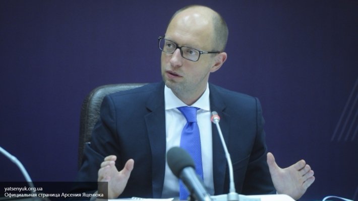 Яценюк обиделся на «необоснованные» авиасанкции России Яценюк обиделся на «необоснованные» авиасанкции России