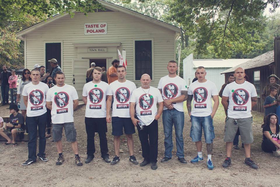 В Чикаго дети польских эмигрантов провели антибандеровскую акцию и вспомнили преступления УПА на Волыни В Чикаго дети польских эмигрантов провели антибандеровскую акцию и вспомнили преступления УПА на Волыни