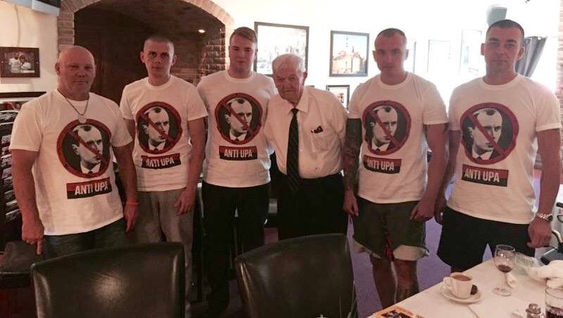 В Чикаго дети польских эмигрантов провели антибандеровскую акцию и вспомнили преступления УПА на Волыни В Чикаго дети польских эмигрантов провели антибандеровскую акцию и вспомнили преступления УПА на Волыни