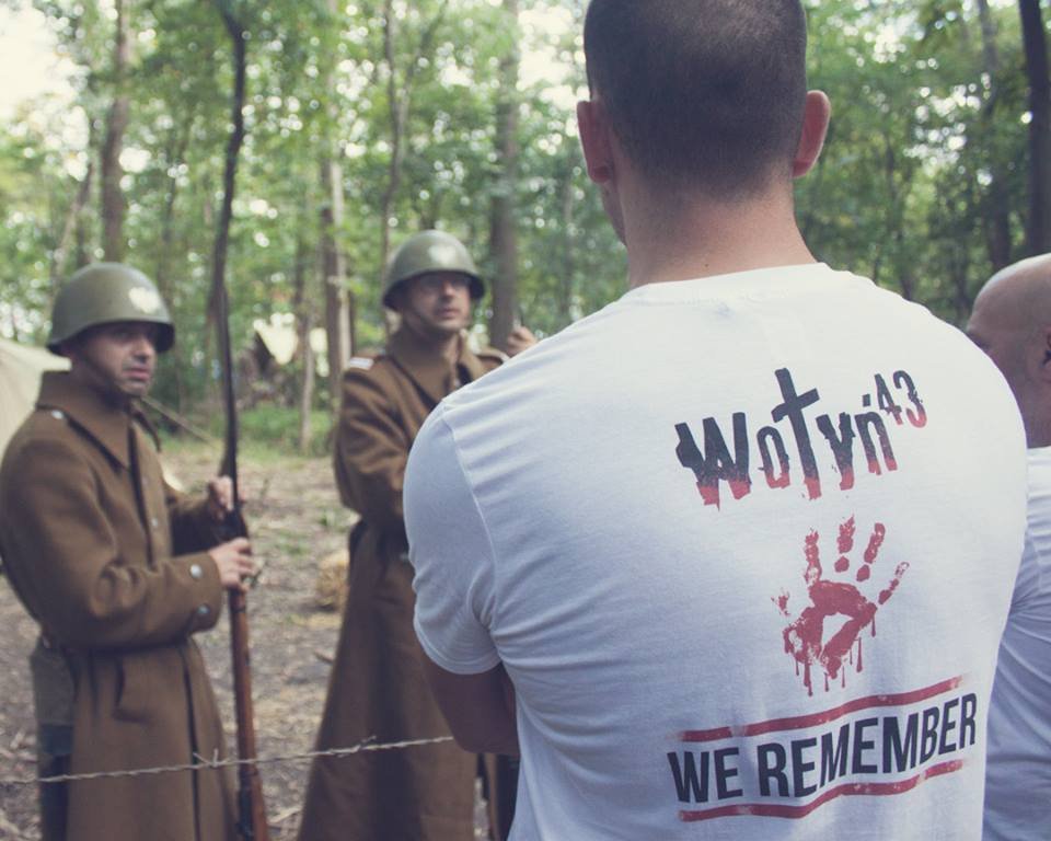 В Чикаго дети польских эмигрантов провели антибандеровскую акцию и вспомнили преступления УПА на Волыни В Чикаго дети польских эмигрантов провели антибандеровскую акцию и вспомнили преступления УПА на Волыни