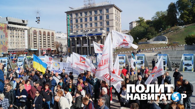 Обманутые вкладчики на Майдане требовали арестовать олигарха Жеваго Обманутые вкладчики на Майдане требовали арестовать олигарха Жеваго