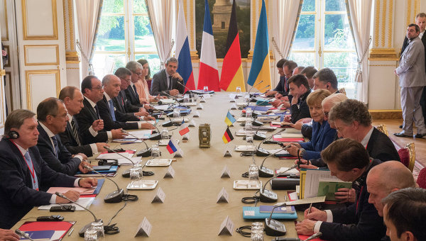 Меркель: "нормандская четверка" обсудила сроки выборов в Донбассе