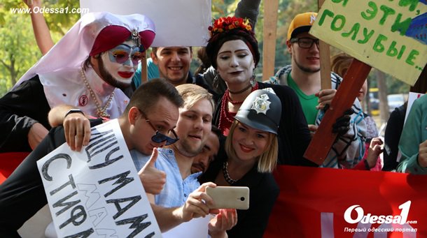 Вы еще нормальные? Тогда мы идем к Вам! В Одессе прошла "Монстрация"