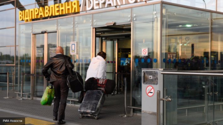 Бегут и физики, и лирики: Украина столкнулась с массовой «утечкой мозгов» Бегут и физики, и лирики: Украина столкнулась с массовой «утечкой мозгов»