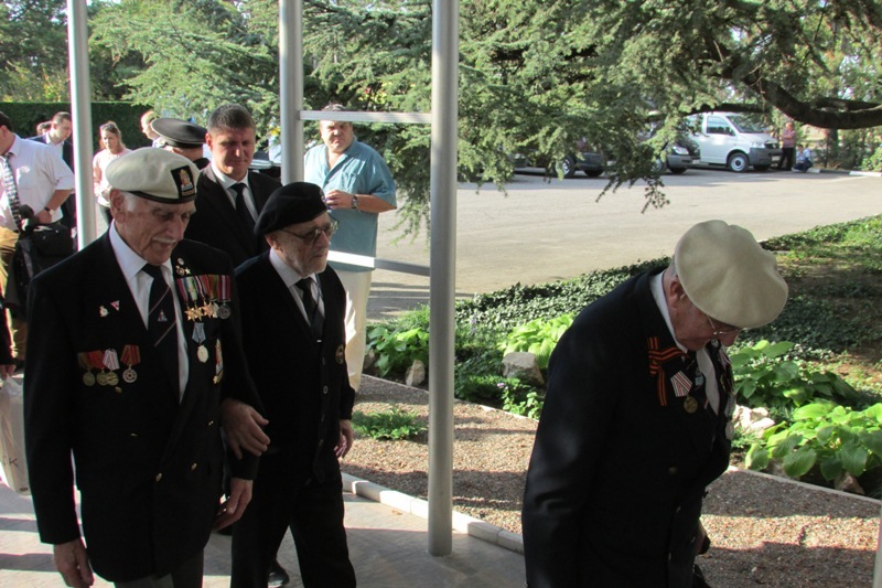 Британские ветераны Северных конвоев прибыли в Крым после визита в Москву Британские ветераны Северных конвоев прибыли в Крым после визита в Москву