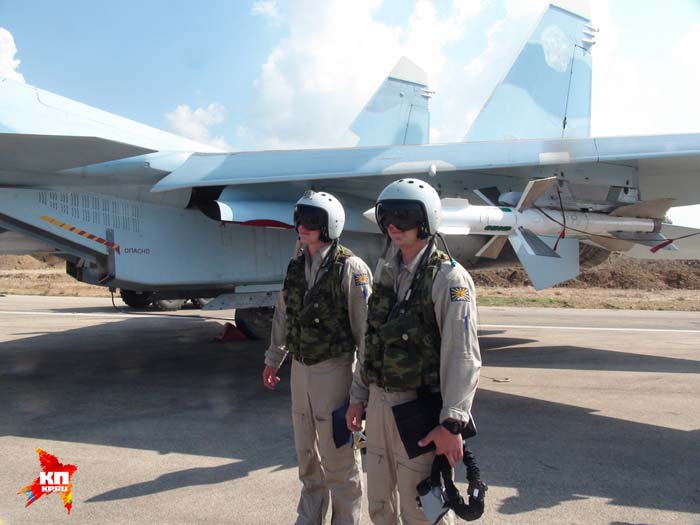 Военкоры «КП» из Сирии: «Российская авиабаза в Латакии - это выставка достижений военного хозяйства» Военкоры «КП» из Сирии: «Российская авиабаза в Латакии - это выставка достижений военного хозяйства»