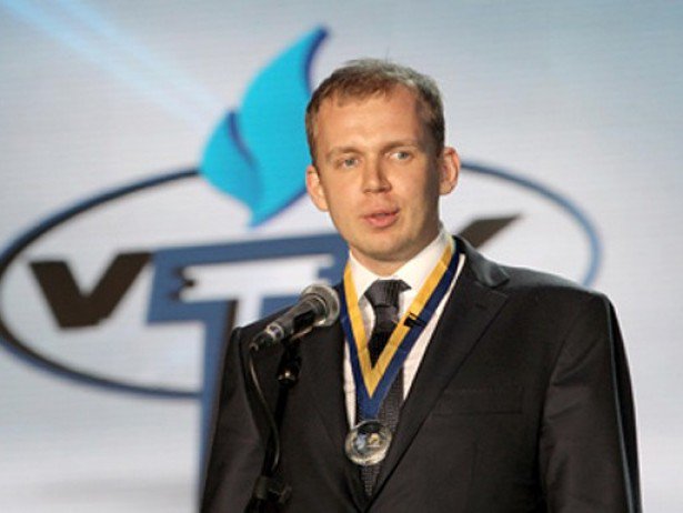 Украинский олигарх из окружения Януковича, бежав в Россию, снабжает топливом карателей Порошенко