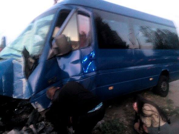 Украинские будни: Прохожие ограбили попавшего в аварию водителя маршрутки 