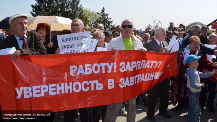 Суд Киева решил не спешить с запретом Компартии Украины Суд Киева решил не спешить с запретом Компартии Украины