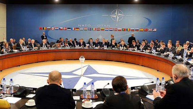 Американский постпред при НАТО заявил об "обнаружении" в Сирии "новейших российских танков" Американский постпред при НАТО заявил об "обнаружении" в Сирии "новейших российских танков"