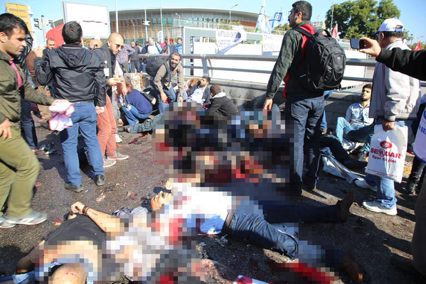 Первое видео с места взрывов в Анкаре появилось в Сети Первое видео с места взрывов в Анкаре появилось в Сети