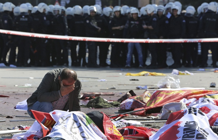 Минздрав: власти Турции подтвердили гибель 86 человек в результате двух взрывов в Анкаре Минздрав: власти Турции подтвердили гибель 86 человек в результате двух взрывов в Анкаре