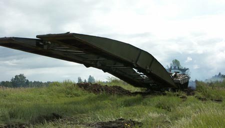 «Cтупень эволюции»: как сегодня наводят мосты для военных переправ «Cтупень эволюции»: как сегодня наводят мосты для военных переправ