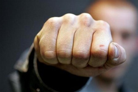 А мы ему по морде чайником, а надо было утюгом! А мы ему по морде чайником, а надо было утюгом!