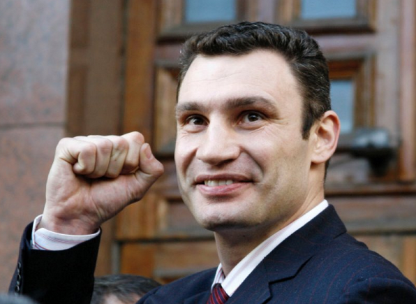 Кличко: Раздача киевлянам по 100 гривен - не подкуп Кличко: Раздача киевлянам по 100 гривен - не подкуп