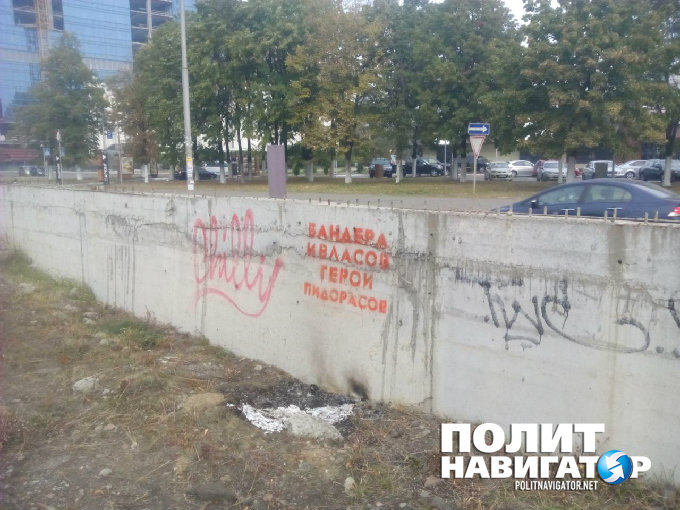 «Бандера и Власов — герои п***сов!» — в Киеве появились скандальные плакаты «Бандера и Власов — герои п***сов!» — в Киеве появились скандальные плакаты