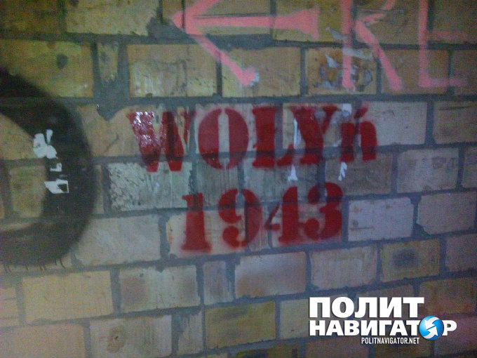 «Бандера и Власов — герои п***сов!» — в Киеве появились скандальные плакаты «Бандера и Власов — герои п***сов!» — в Киеве появились скандальные плакаты