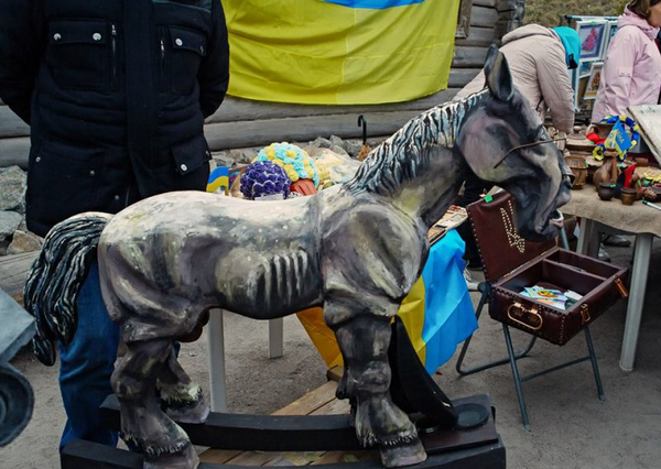 В Запорожье открыли «памятник» министру иностранных дел России Лаврову В Запорожье открыли «памятник» министру иностранных дел России Лаврову