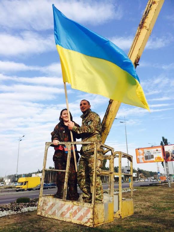 Флаг укропов над Кремлем — бандеровцы тренируются на макетах, но мечтают о настоящей Спасской башне