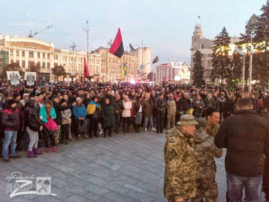 В Харькове в день УПА выложили гигантскую свастику из лампадок