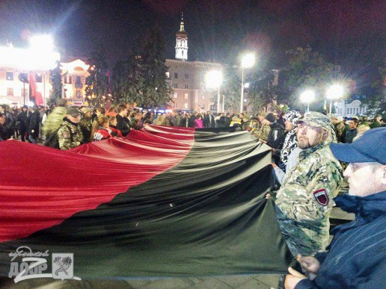 В Харькове в день УПА выложили гигантскую свастику из лампадок