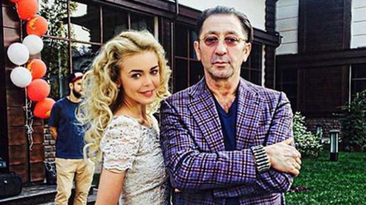 Родителям украинской певицы угрожают за то, что дочь поет с Лепсом Родителям украинской певицы угрожают за то, что дочь поет с Лепсом