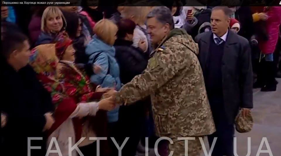 Политолог рассказал, как создают массовку из «благодарных украинцев» для Порошенко Политолог рассказал, как создают массовку из «благодарных украинцев» для Порошенко