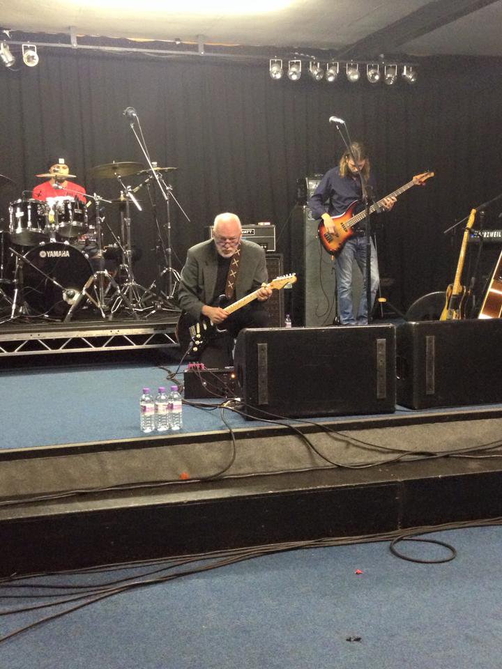 Лидер Pink Floyd посвятил песню Небесной Сотне