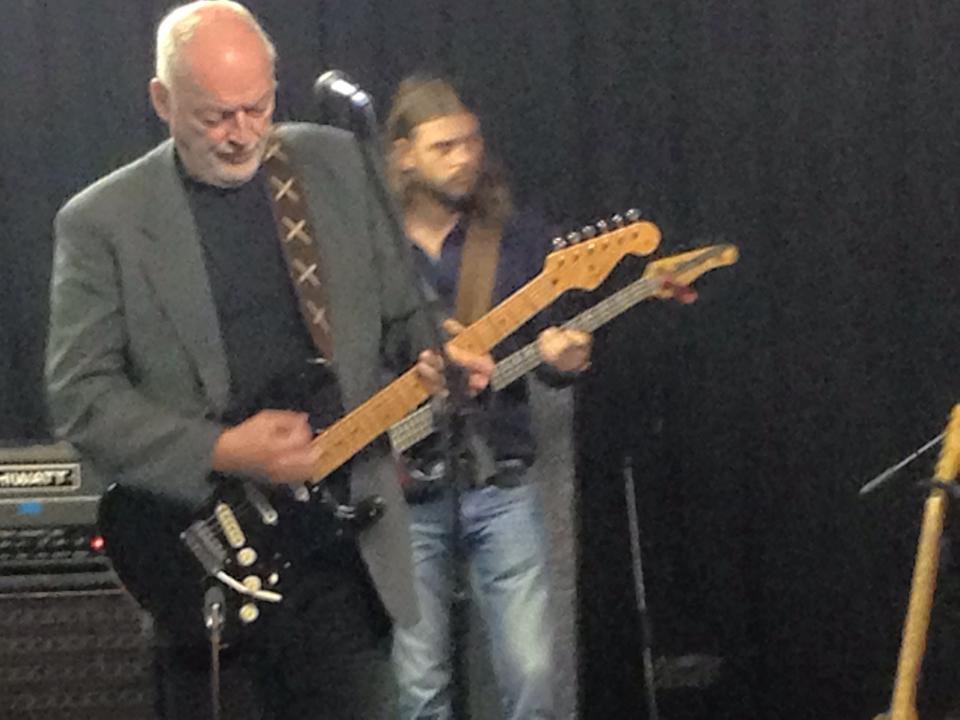 Лидер Pink Floyd посвятил песню Небесной Сотне