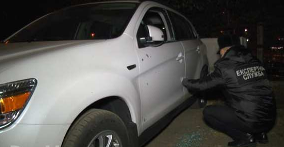 Будни европейской столицы: в Киеве взорвали гранату, повреждены несколько машин Будни европейской столицы: в Киеве взорвали гранату, повреждены несколько машин