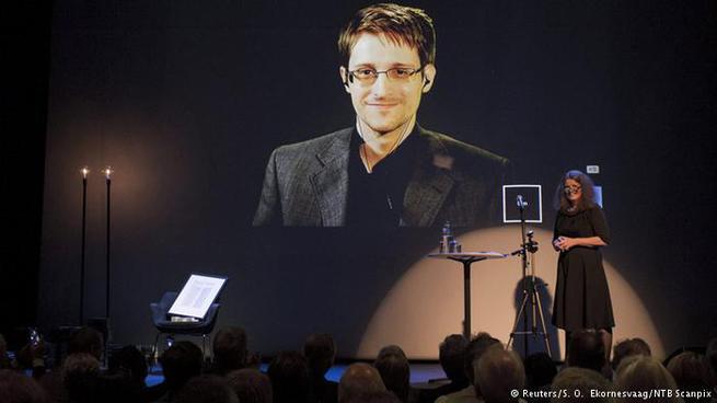 Раскрывшего секретную программу США оператора беспилотника наградили Премией разоблачителя Раскрывшего секретную программу США оператора беспилотника наградили Премией разоблачителя