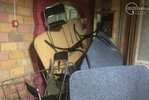 Выборы по-украински: в Мариуполе кандидата от Оппозиционного блока били и ставили на колени Выборы по-украински: в Мариуполе кандидата от Оппозиционного блока били и ставили на колени